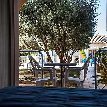 Le Leukos Aparthotel 2*
