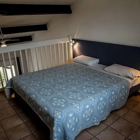 Le Leukos Aparthotel 2*