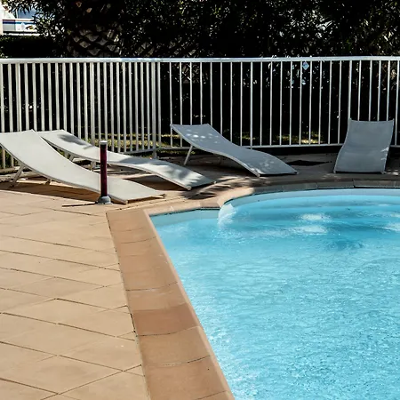 Le Leukos Aparthotel