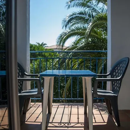 Le Leukos Aparthotel 2*