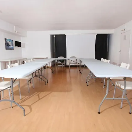 Le Leukos Aparthotel 2*